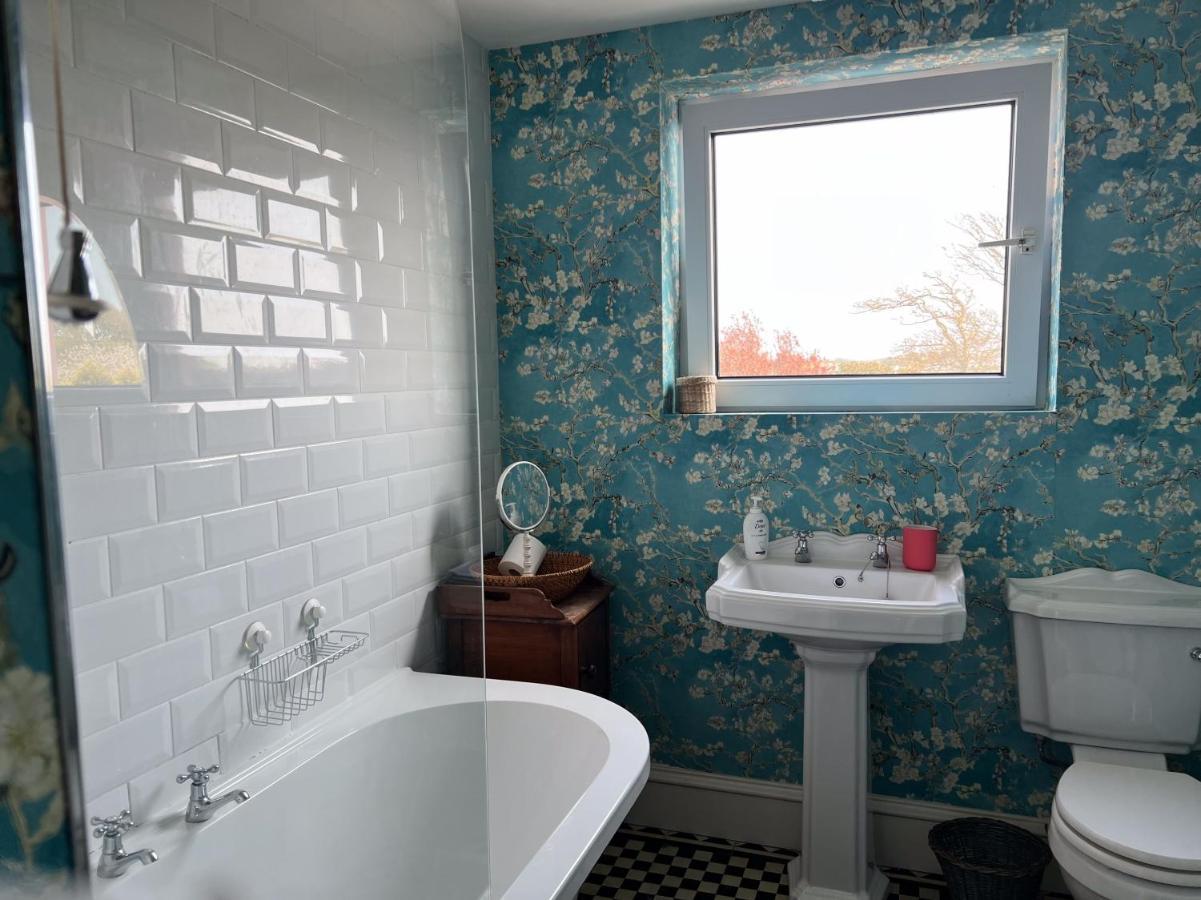 Unique Townhouse With Large Garden Down To The Sea Vila Killough Exterior foto